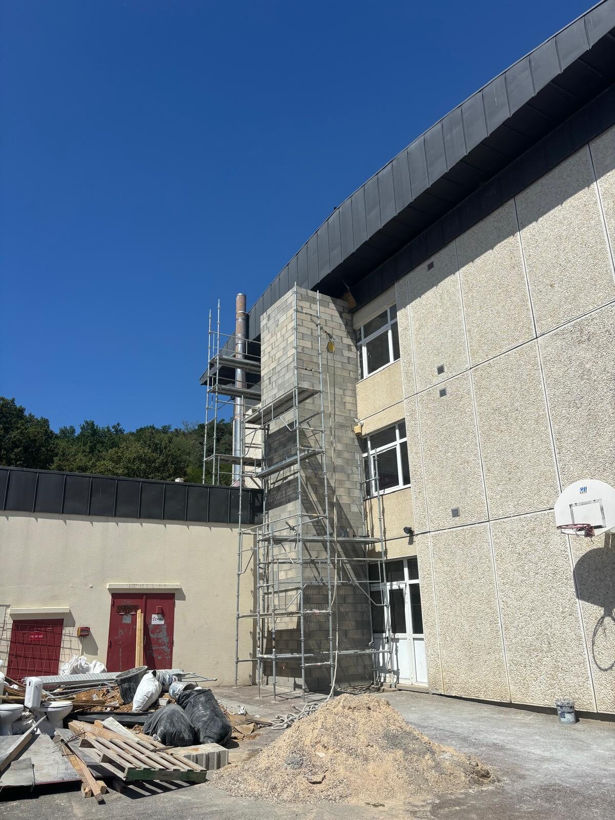 Construction de la gaine extérieure adjacente au bâtiment