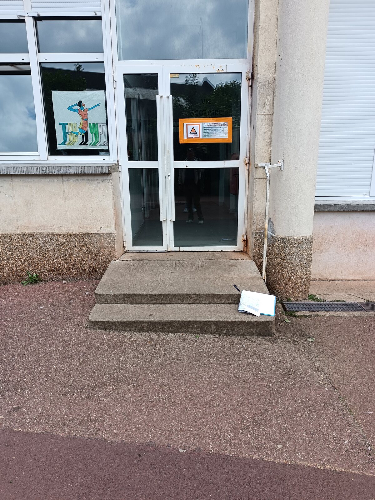 Accès initial au collège Paul-Bert avant création de la rampe PMR